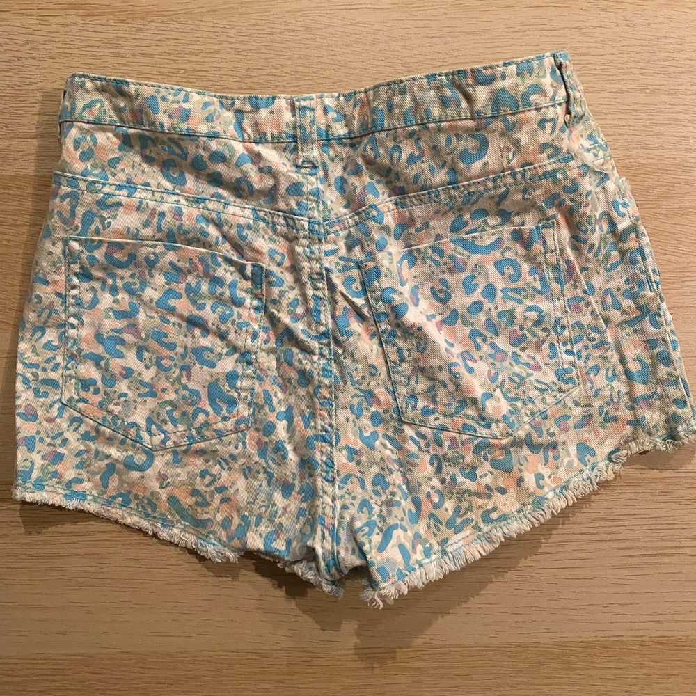 Pastel denim shorts - Picture 4 of 4